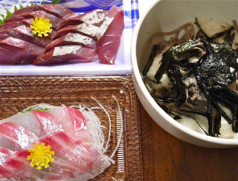 お刺身の鯛とハマチの写真