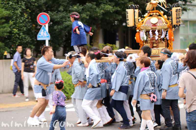 目黒三田春日神社 例大祭のお神輿の写真