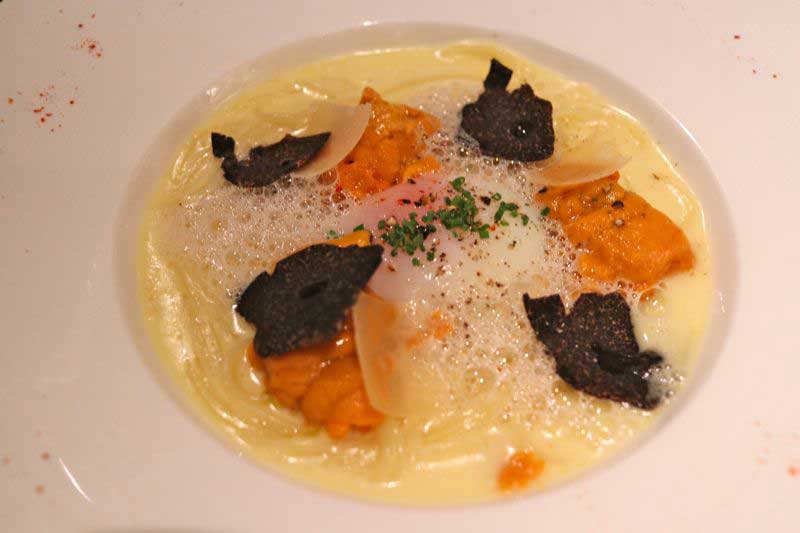 クリームソースのスパゲティー 雲丹と半熟卵、トリュフ添えの画像youha.minamino@facebook.com