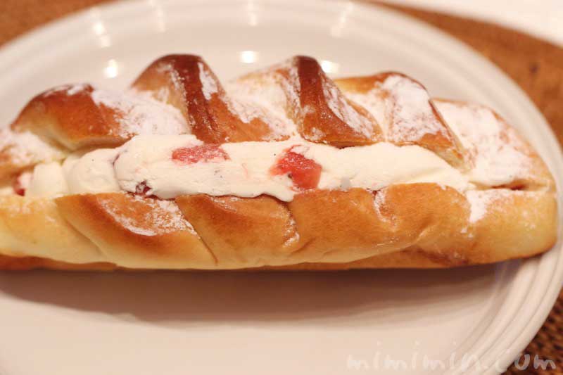 苺ミルクフランス｜ロブションのパンの画像