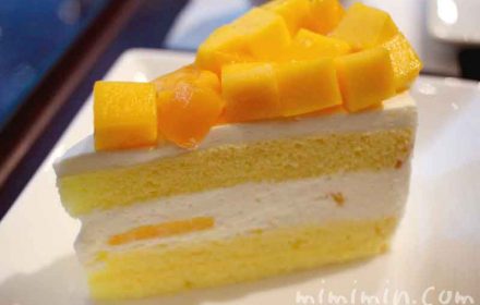 マンゴーケーキ｜ザ・リッツ・カールトン カフェ＆デリのケーキセットの写真