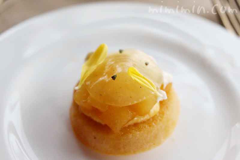 洋梨のミニパンケーキ｜アルマーニ リストランテのアフタヌーンティーの画像