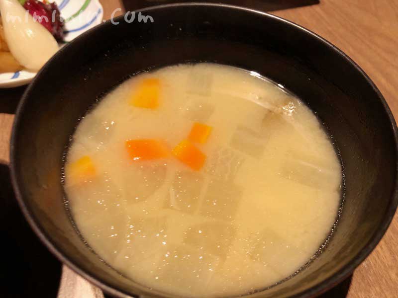 種子島いわさきホテルのレストラン「ティアラ」の夕食　味噌汁の写真