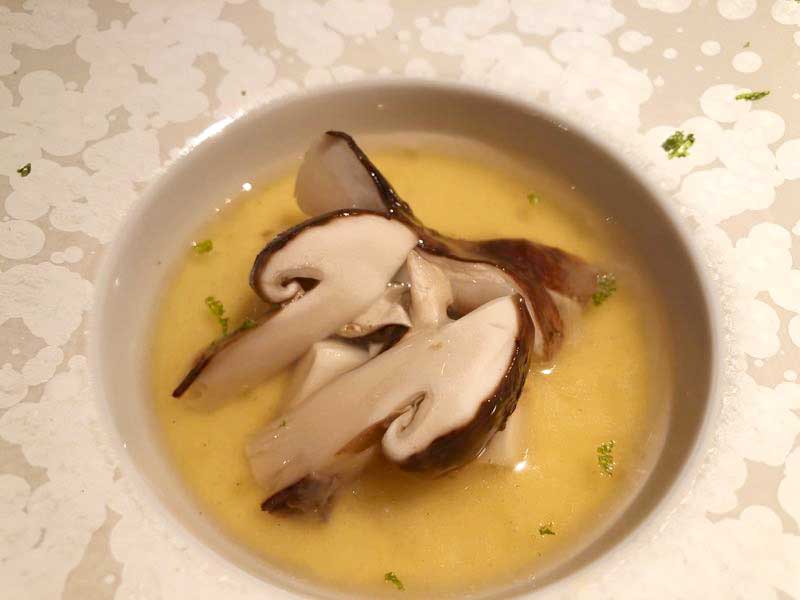 松茸の前菜｜レストランひらまつ（広尾）のランチの画像